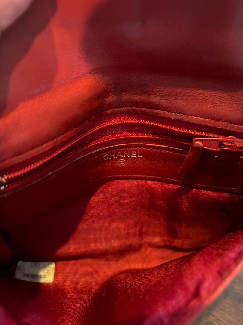 CHANEL 赤 二つ折り財布　本革