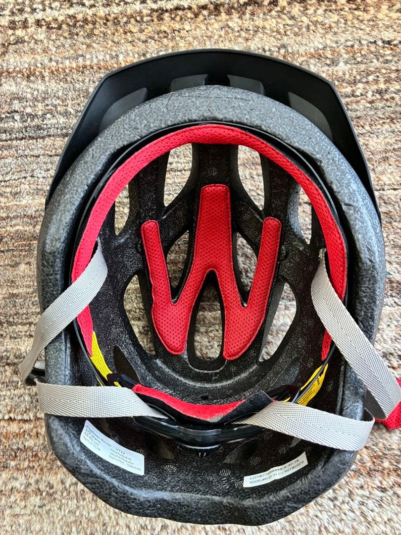ジュニア自転車　26インチ　マウンテンバイク（ヘルメット付き）