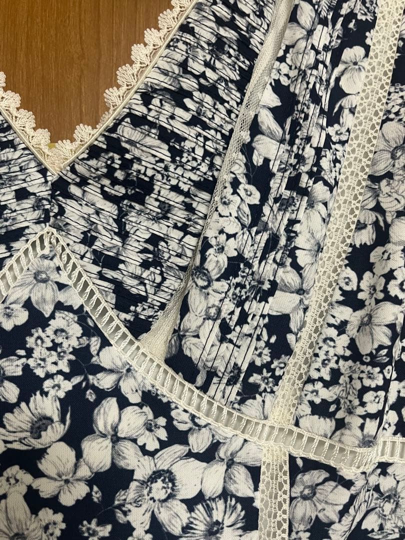 ワンピース herlipto Lace Trimmed Floral Dress S