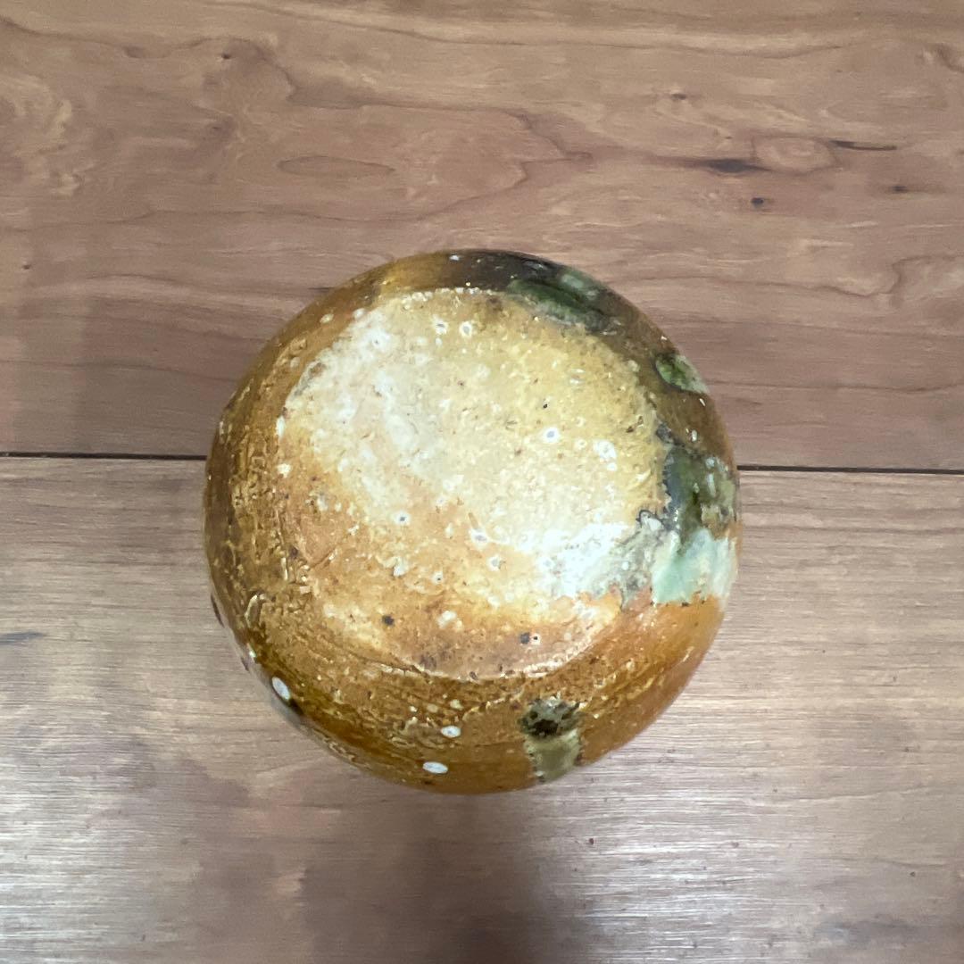 陶器の細長い瓶 ブラウンとグリーン
