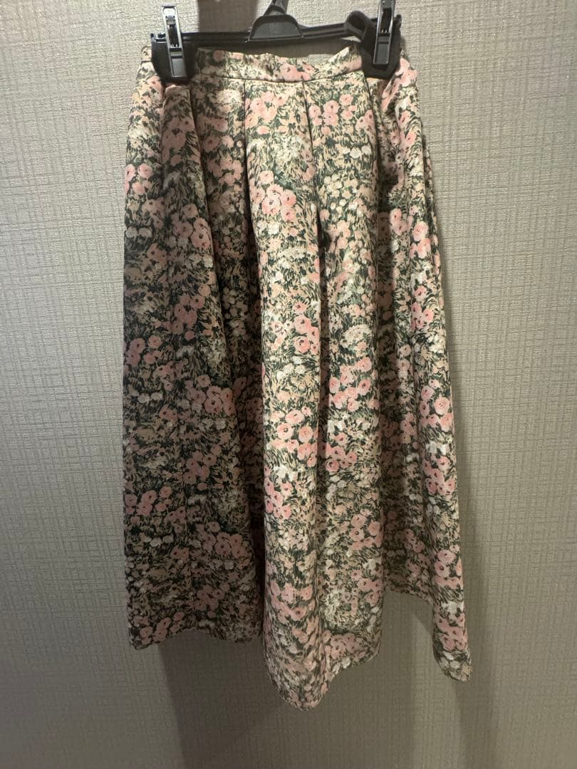 ツルバイ 定番花柄 アリアナ フレアロングスカート
