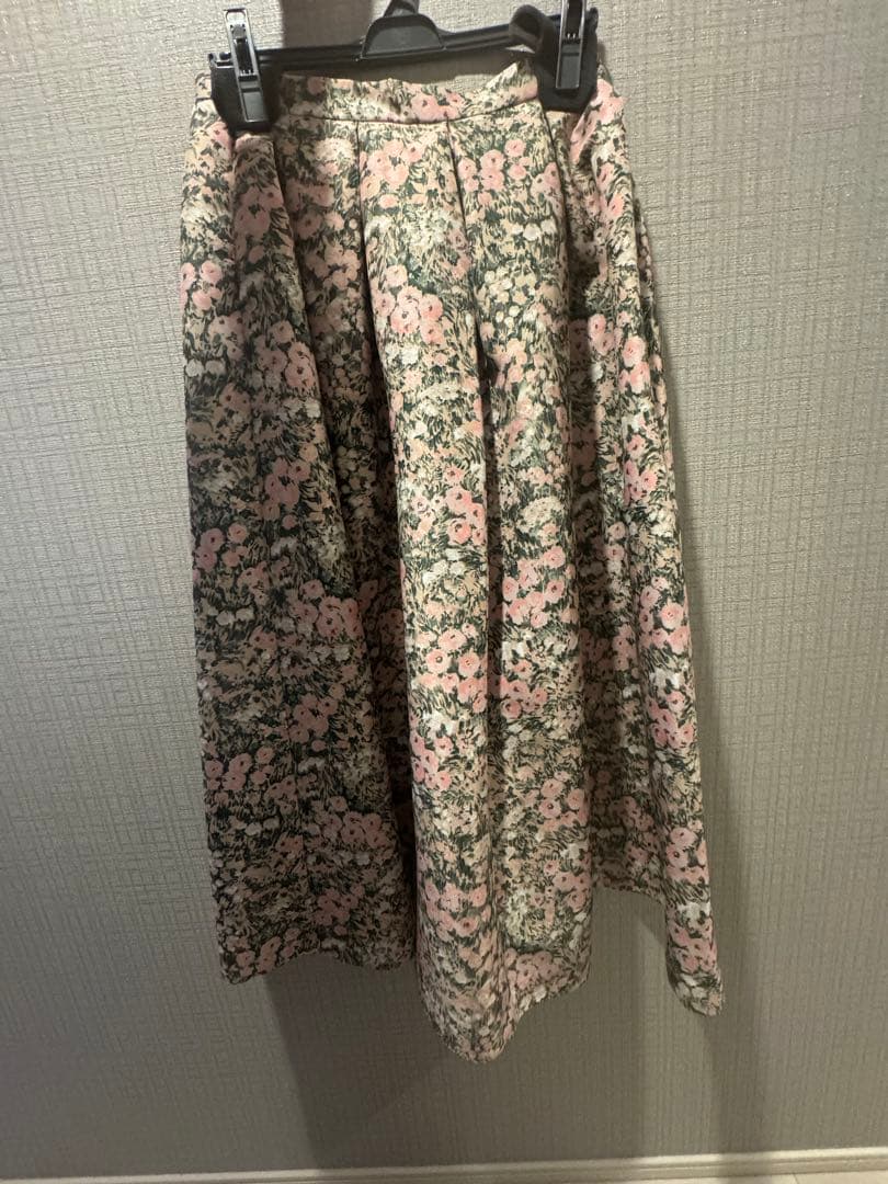 ツルバイ 定番花柄 アリアナ フレアロングスカート