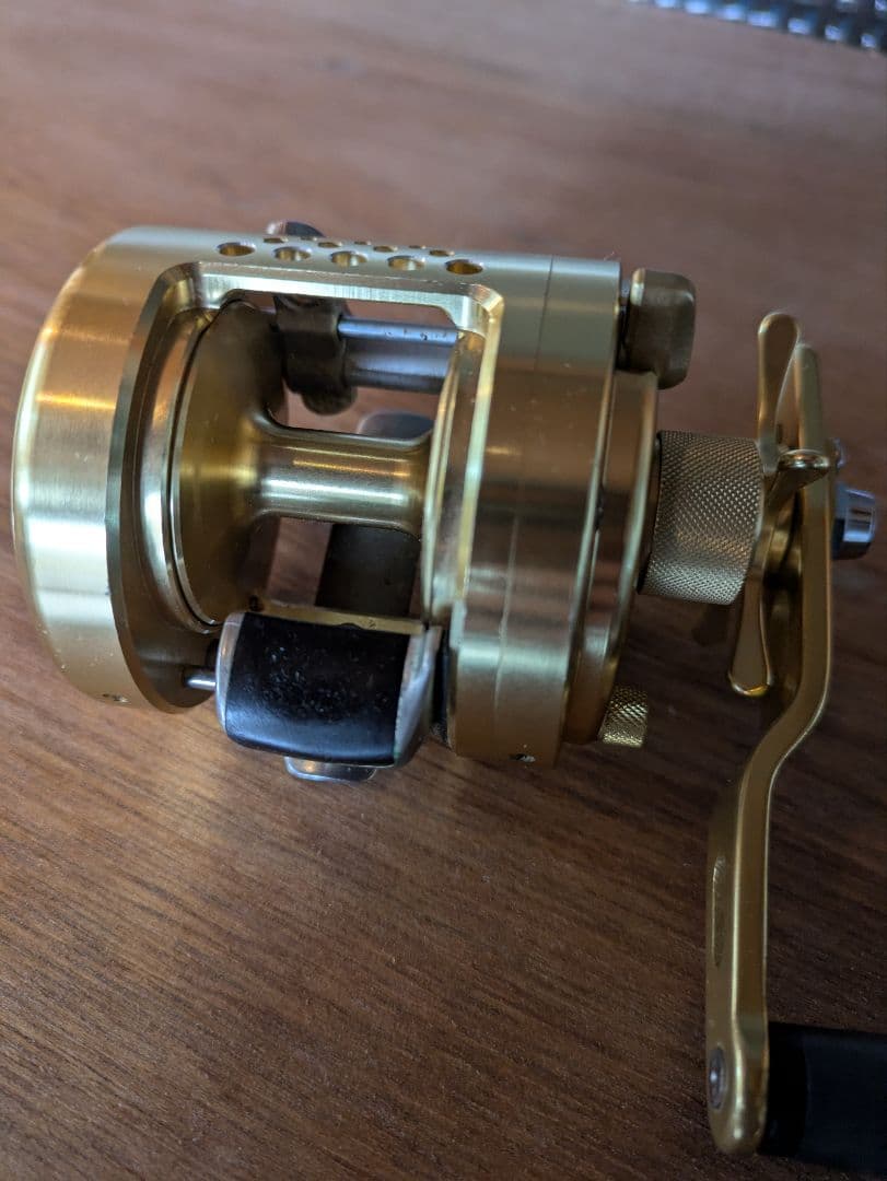 リール SHIMANO CALCUTTA CONQUEST 800F