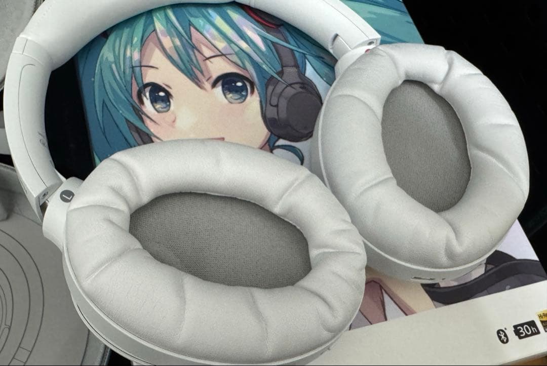 【ほぼ新品、美品】SONY WH-1000XM4 初音ミクモデル