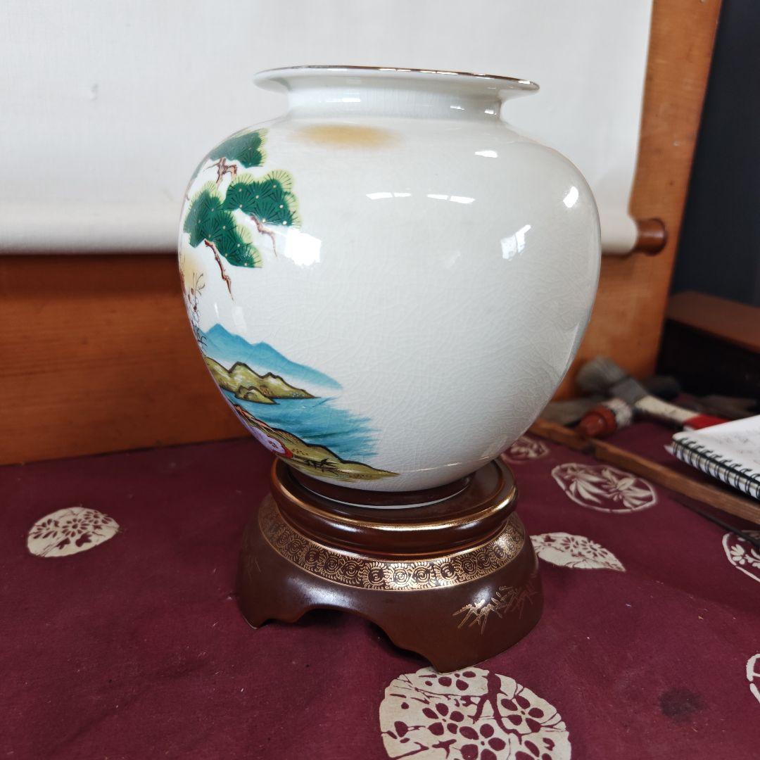 日本の伝統陶器 壺型