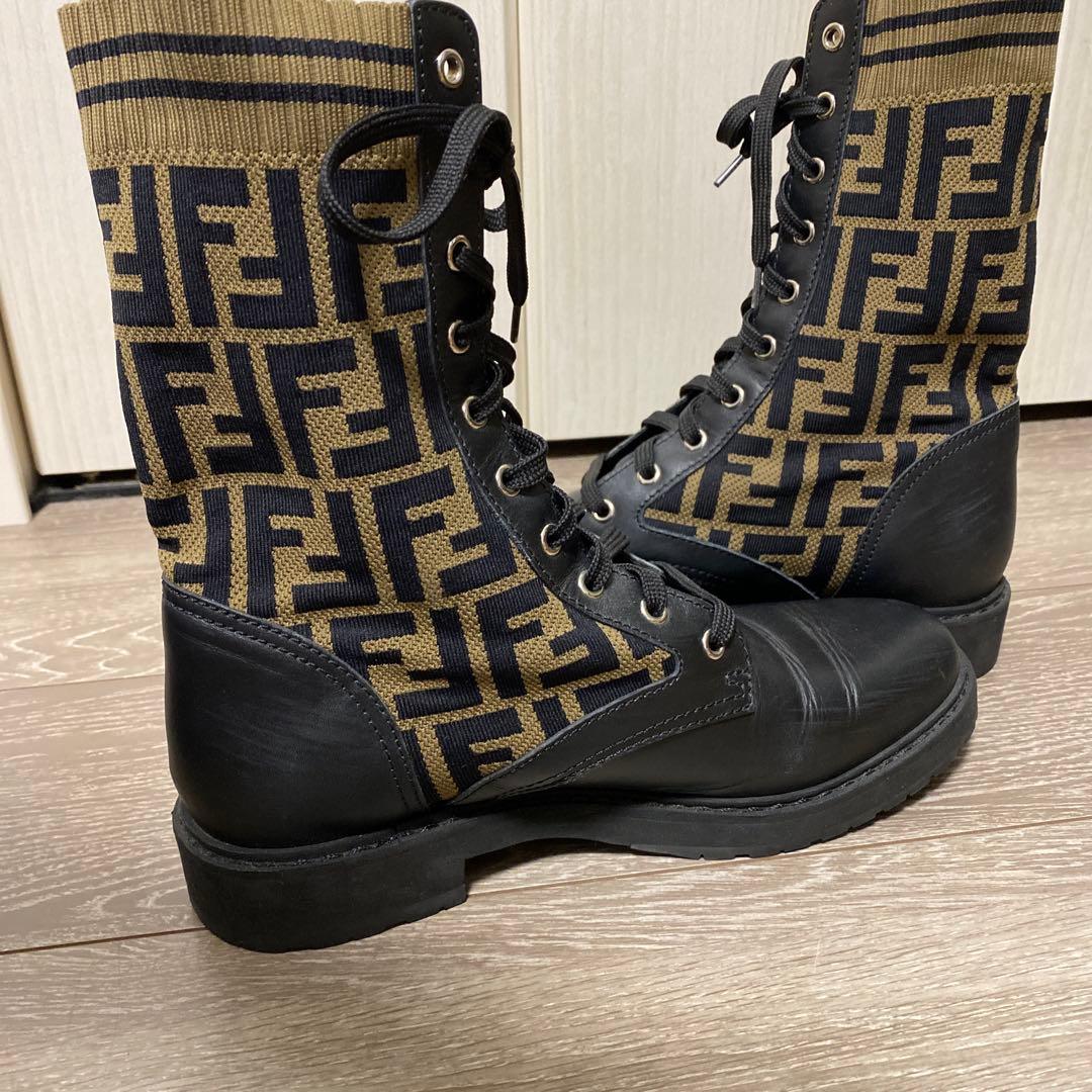 MAICAT専用　美品　FENDI ズッカ　レザー　ロゴ　ストレッチファブリック