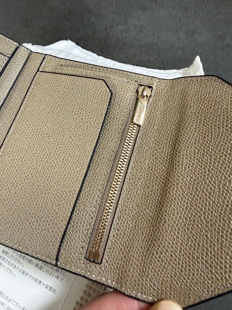【お値引き◎】Valextra（ヴァレクストラ）イジィデ 二つ折り財布　ベージュ