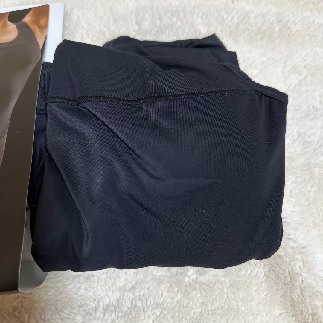 日曜まで値下げ⭐︎パーフェクトフォーム　トップス　M 新品