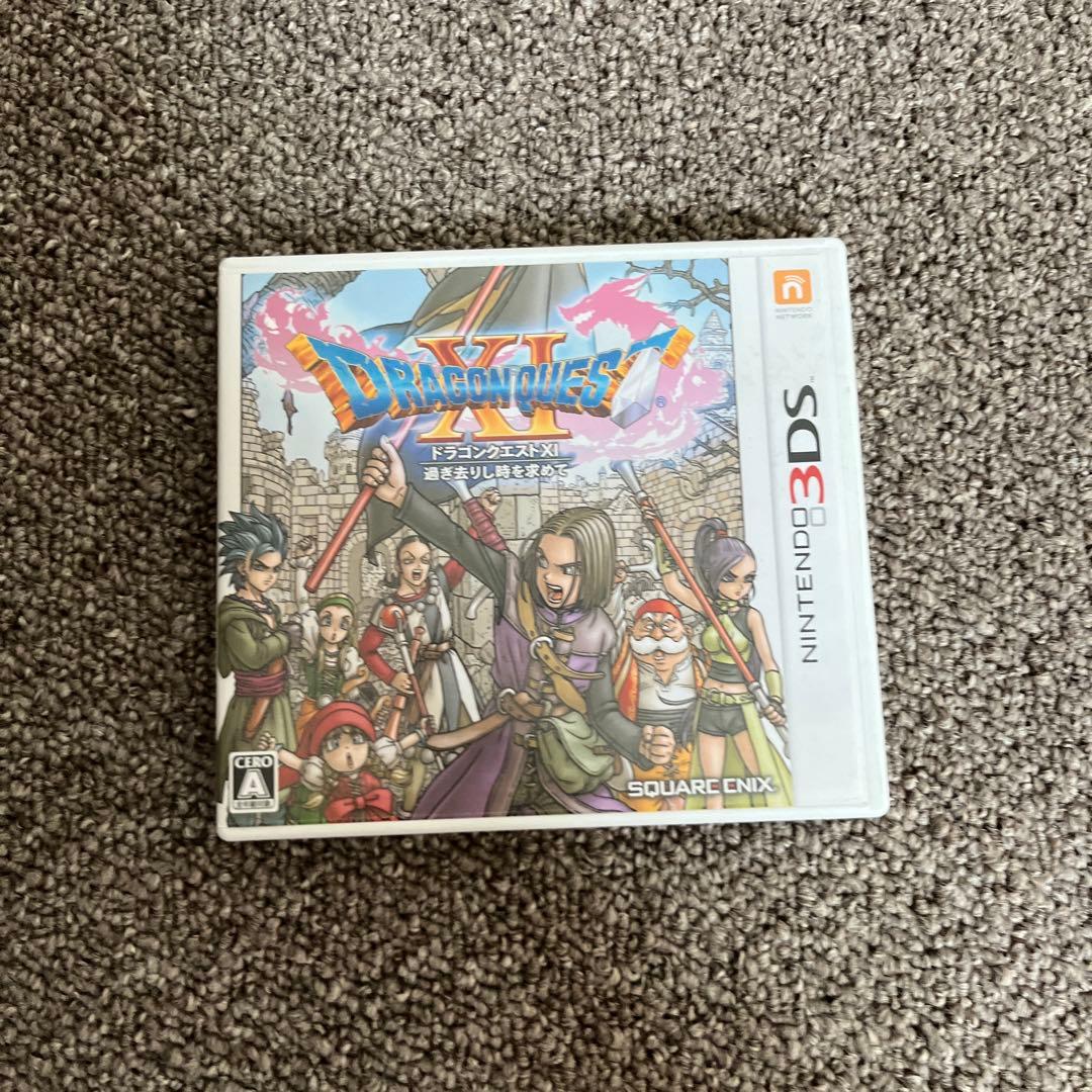 Nintendo 3DS レッド モンハン　ドラクエ　進撃の巨人 ※ジャンク