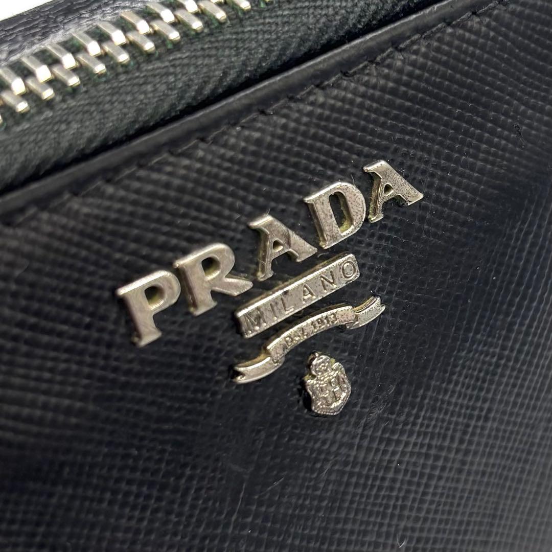 PRADA ミラノ メンズ エナメル レザー ラウンドジップ財布 ブラック