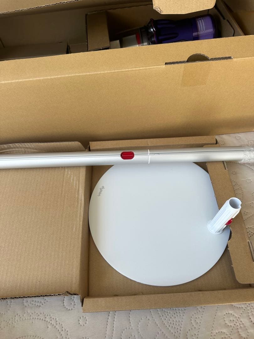 ほぼ未使用　Dyson Digital Slim Fluffy 台座付き