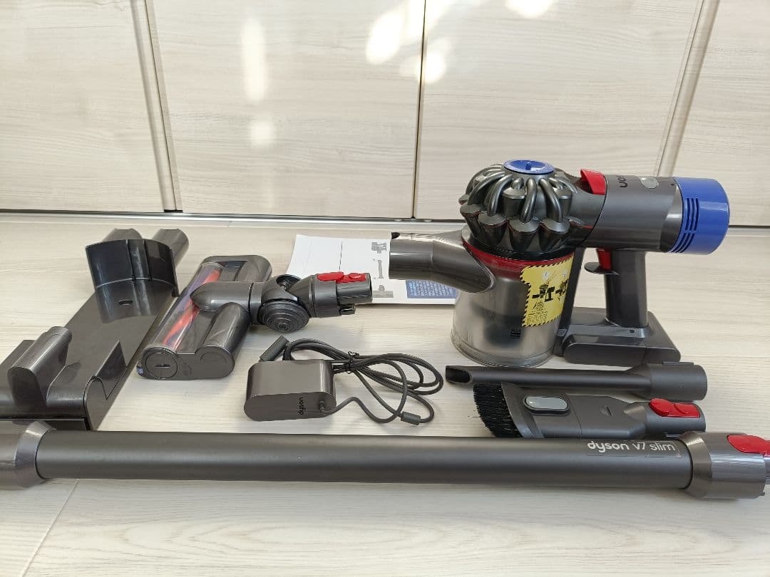 Dyson V7 slim コードレス掃除機　ダイソン