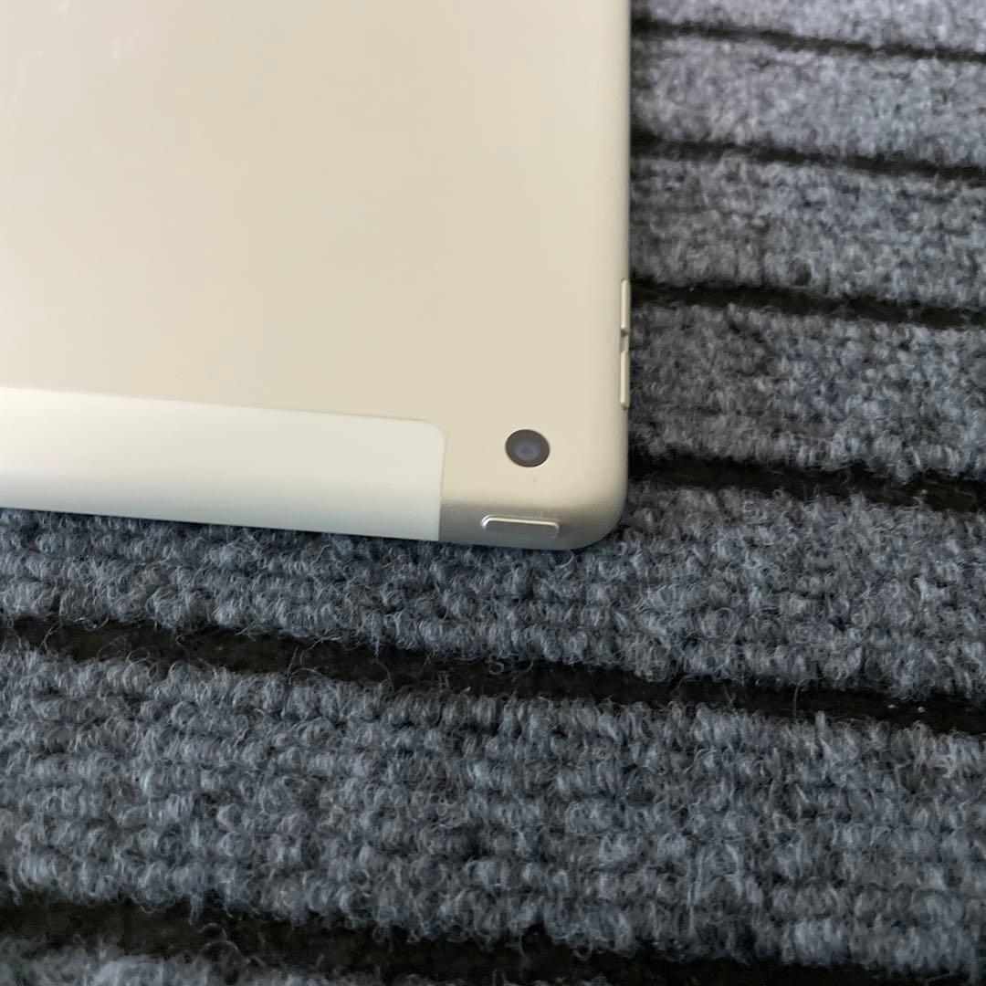 16 iPad 7世代 128GB SIMフリー シルバー
