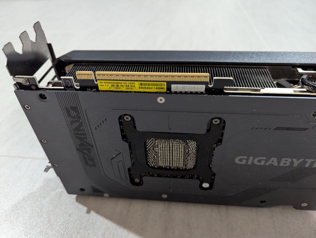 C*s様 GIGABYTE GeForce RTX5090 新品同様
