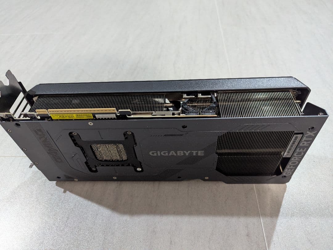 C*s様 GIGABYTE GeForce RTX5090 新品同様