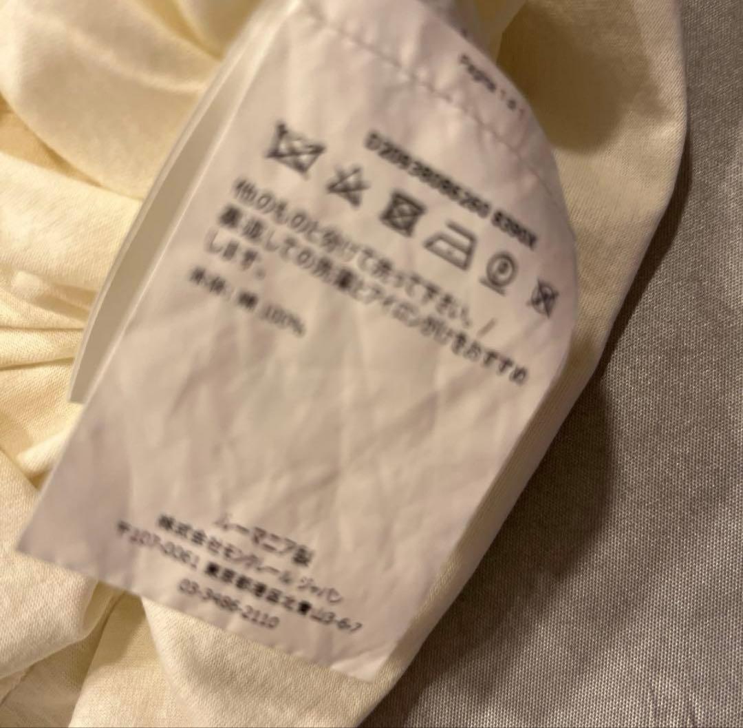 モンクレール　白Tシャツ　袖ワッペン