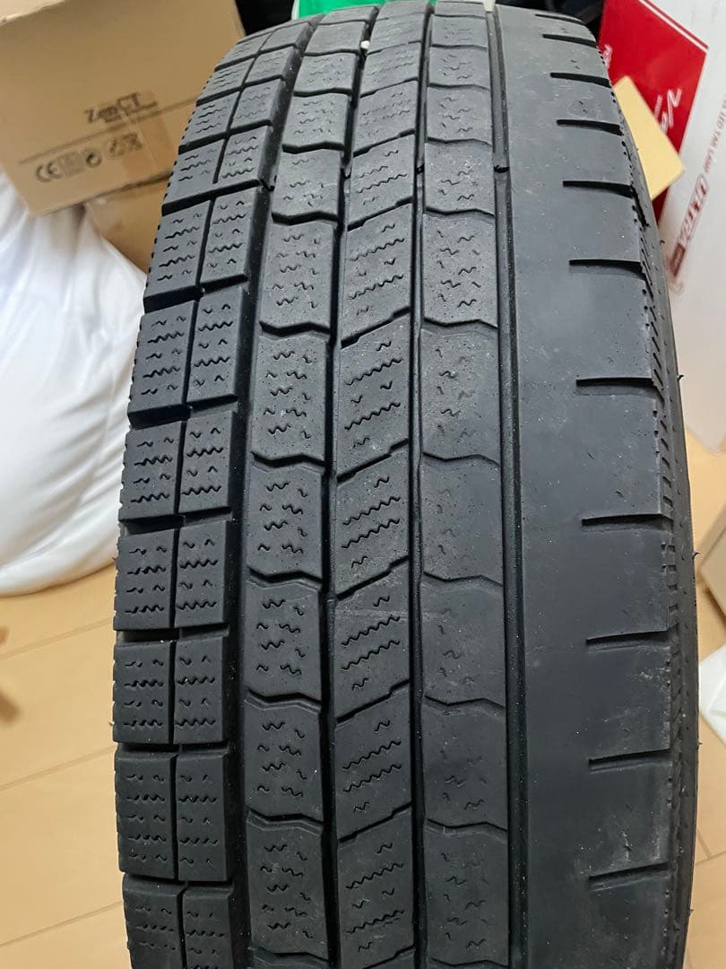 ハイエース用15インチスタッドレスLTホイール付き
