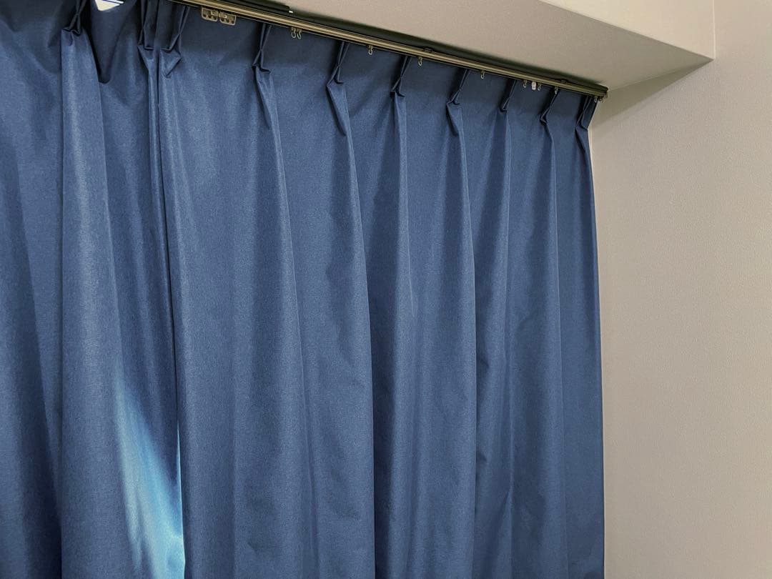 【美品】超1級遮光・形状記憶加工・遮熱・防音・超軽量国産カーテン　タッセル付き