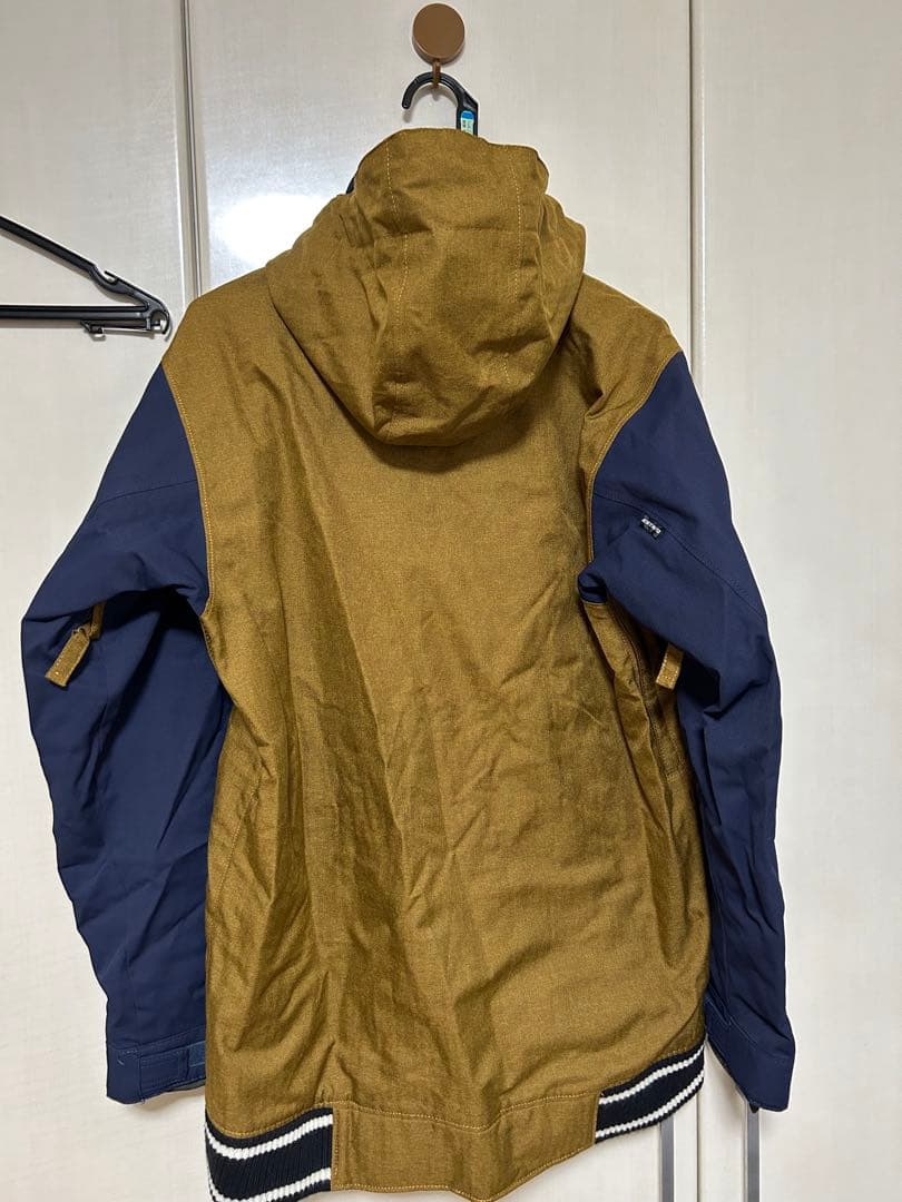 【美品】ESTIVOスノーボードウェア