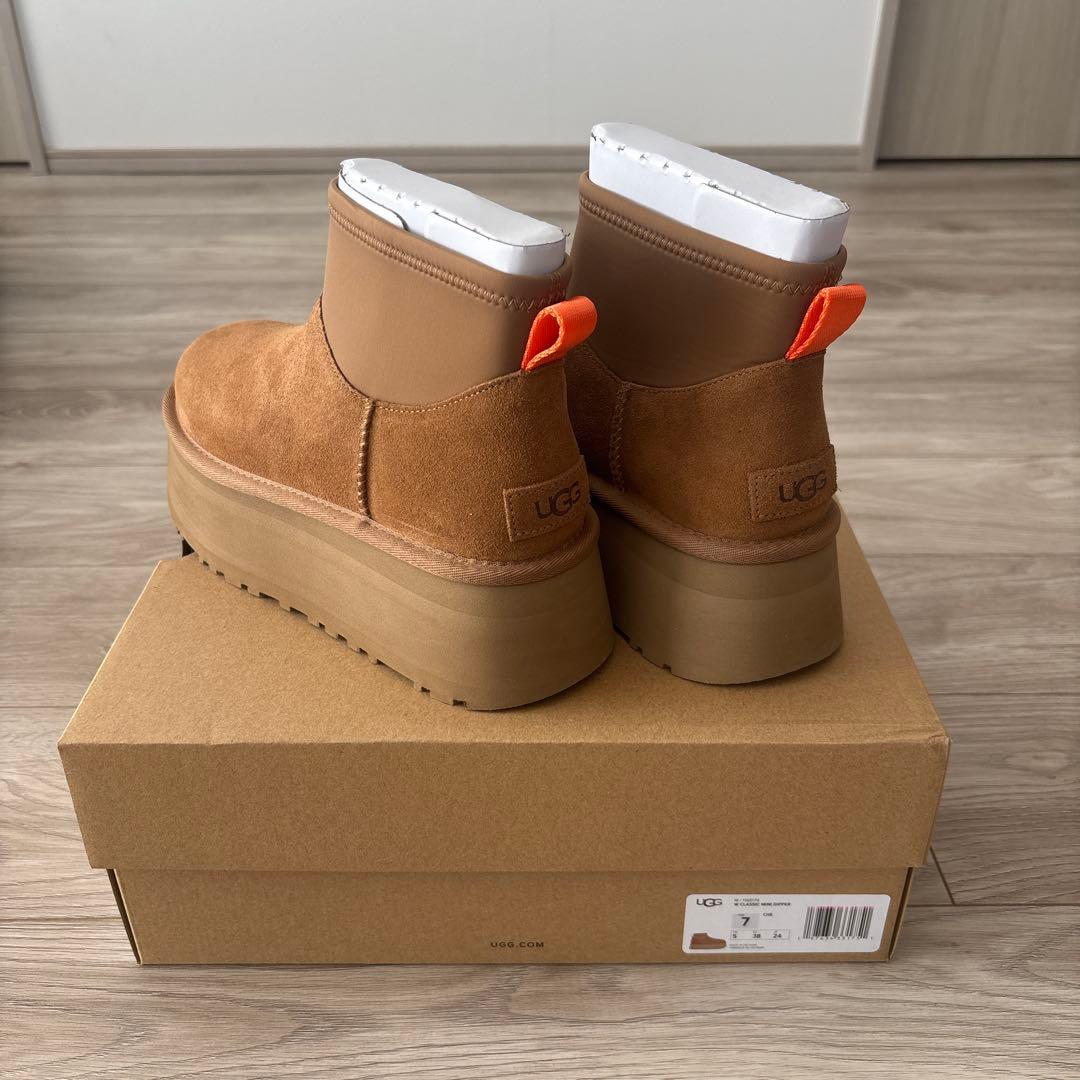 【新品未使用☆値下げ】UGG クラシックミニディッパー ブーツ 厚底 24センチ