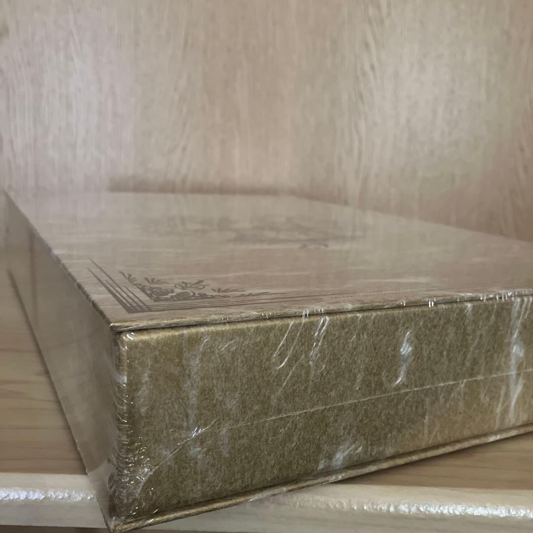 吉岡純子さんのオンラインコミュニティで購入した金のBOXです。新品未使用です。