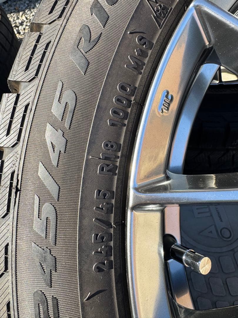 スタッドレスタイヤ　ピレリ 245/45R18