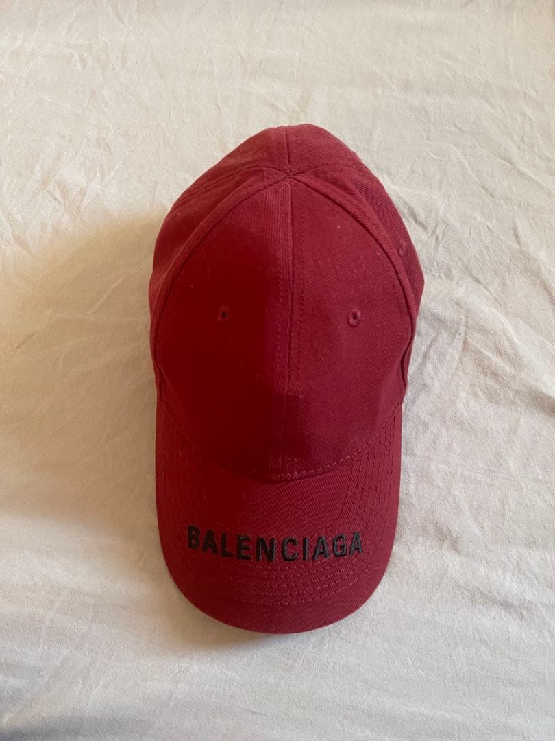 BALENCIAGA 赤 キャップ