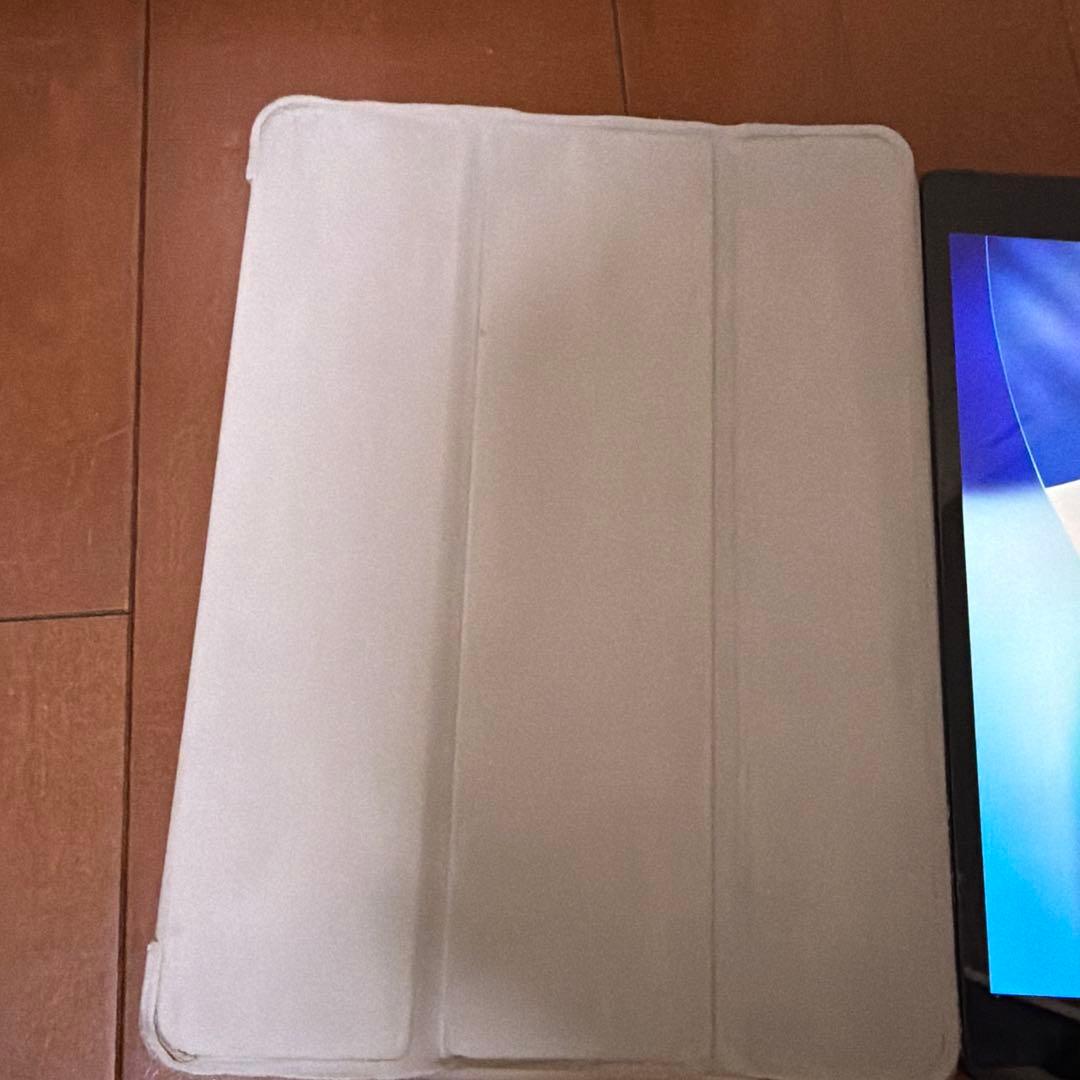 Apple iPad グレー 画面傷あり