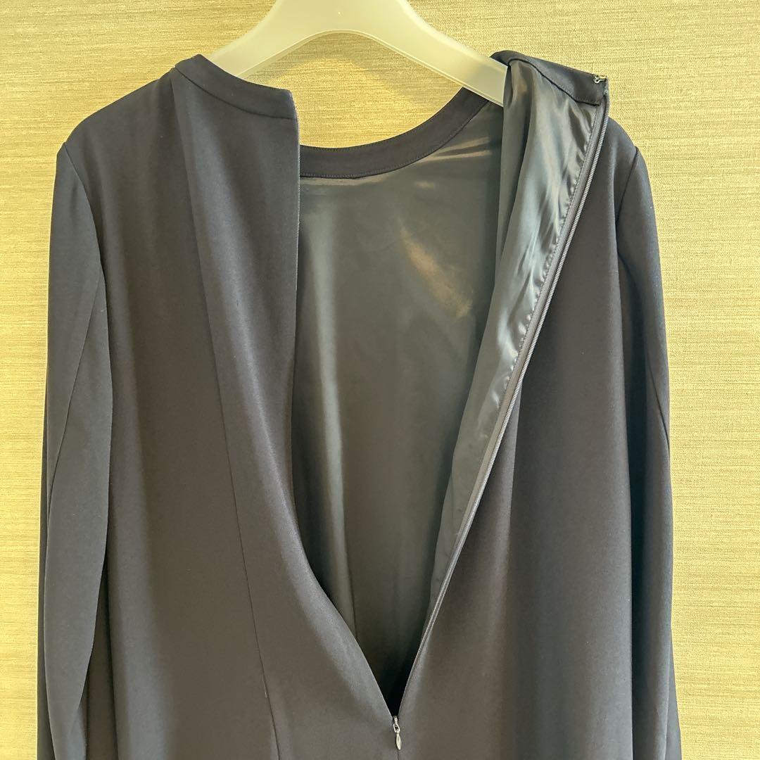 新品タグ付き✨ 自由区 ライトサテンワンピース 洗える 人気✨ 現行 ネイビー
