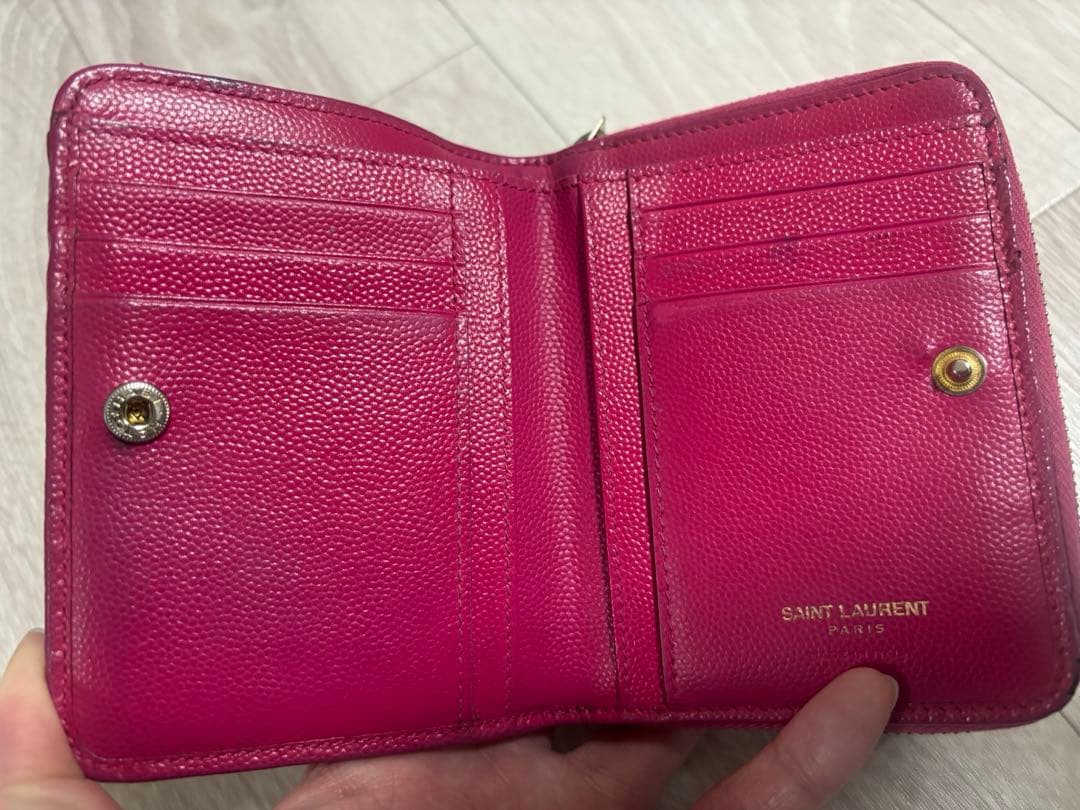 YSL 二つ折り財布 黒 レザー　イヴ・サンローラン