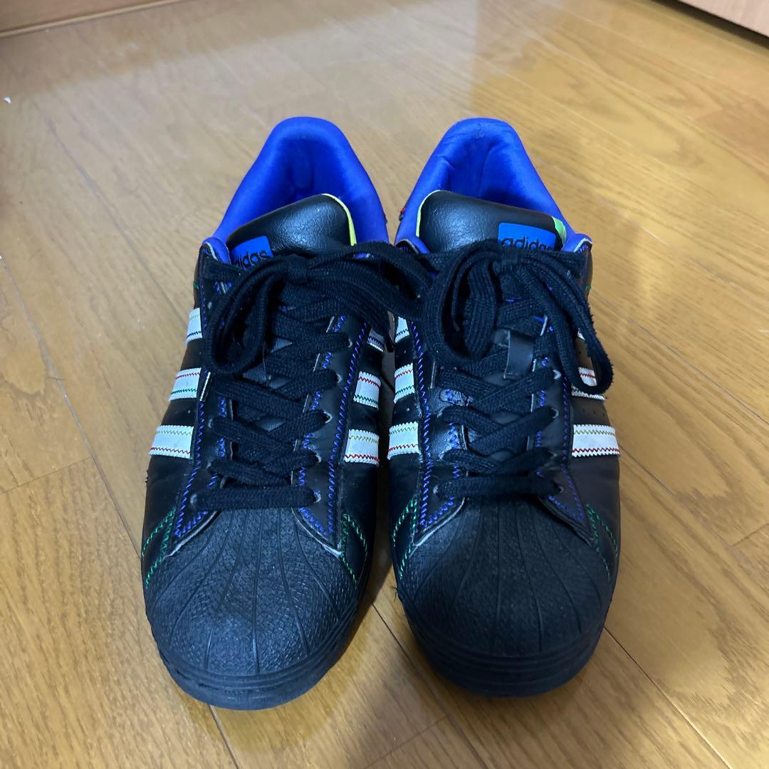 KSENIASCHNAIDER × adidas Superstar黒 コラボ