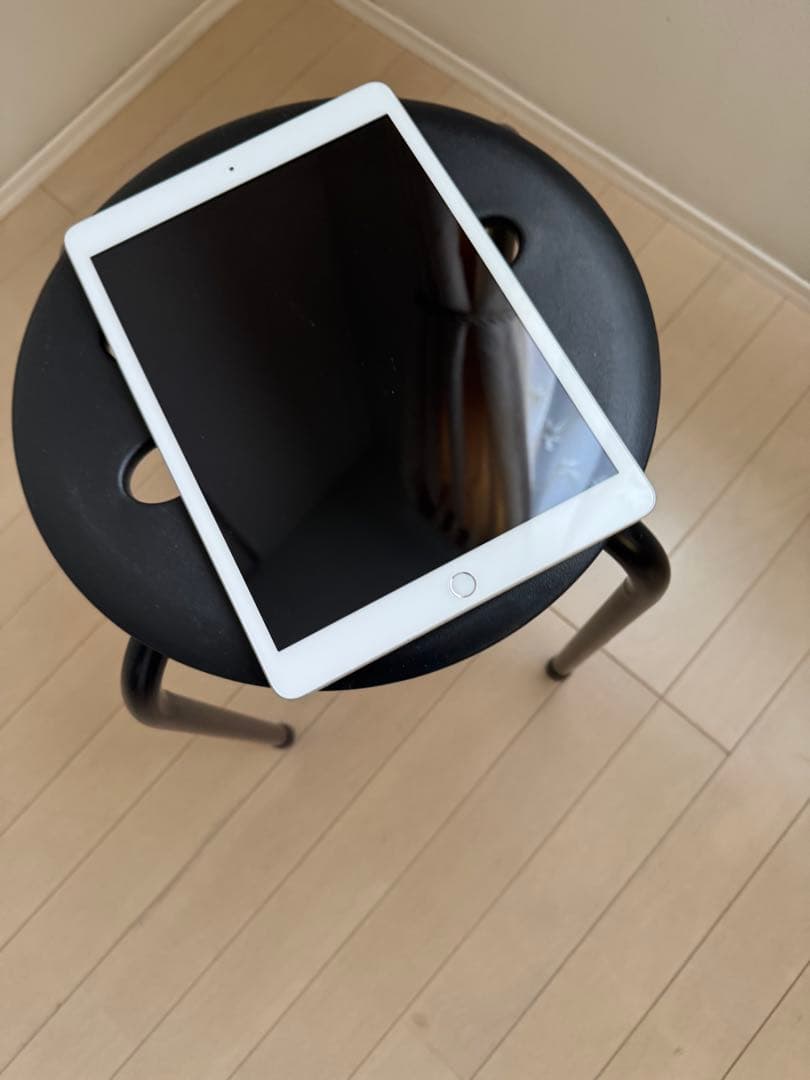 【Apple iPad 第8世代 32GB Wi-Fi シルバー】純正付属品・箱
