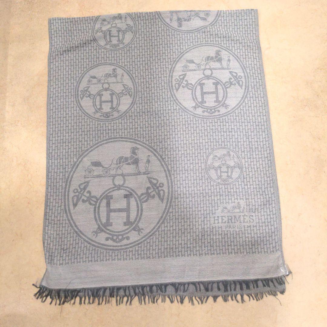 HERMES ヘリンボーンパターン マフラー グレー系