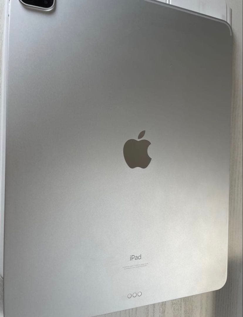Apple iPad Pro 第5世代 12.9インチ キーボード付