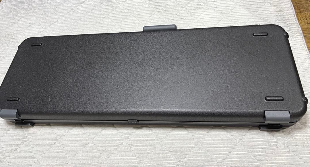 ベース FENDER DELUXE MOLDED CASE ELECTRIC BASS