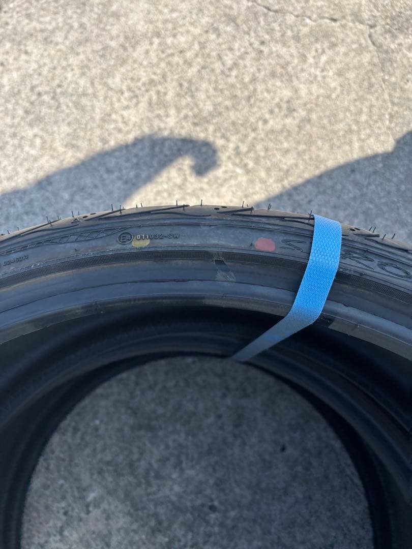 235 30ZR20 XL88W 2013年製　未使用