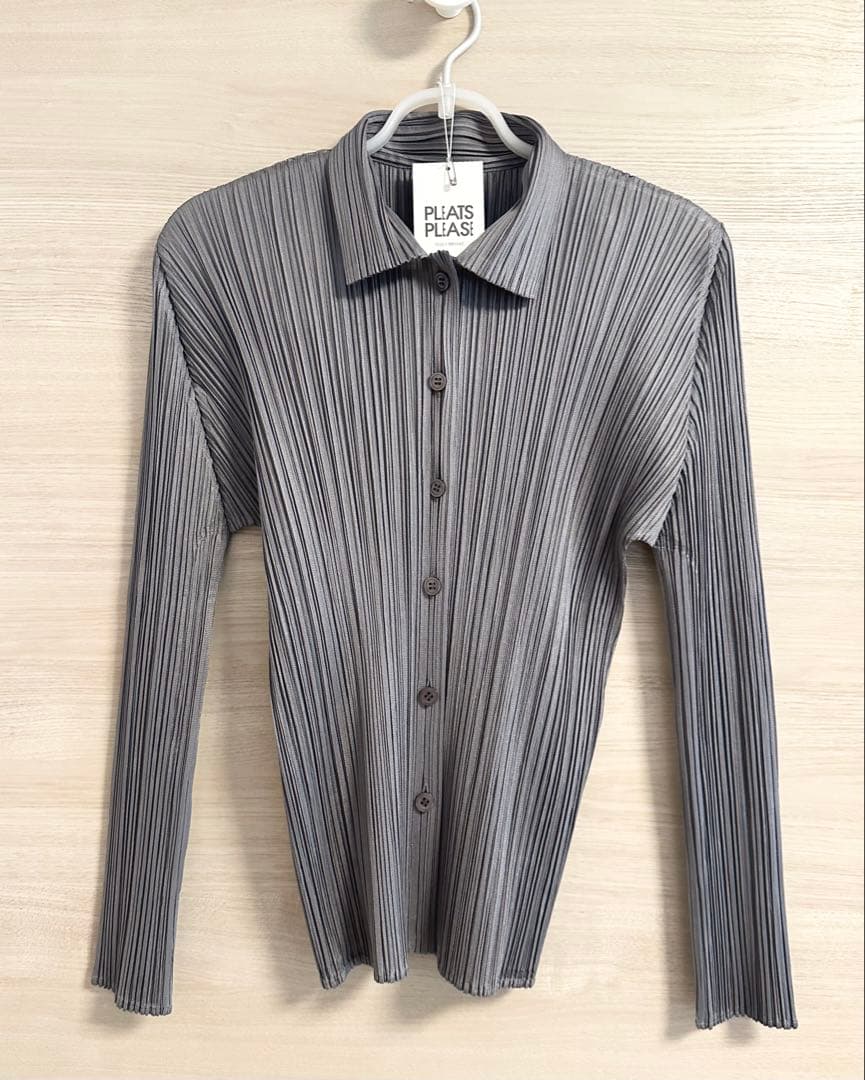 新品 プリーツプリーズ BASICS シャツグレー ブラウス ベーシック