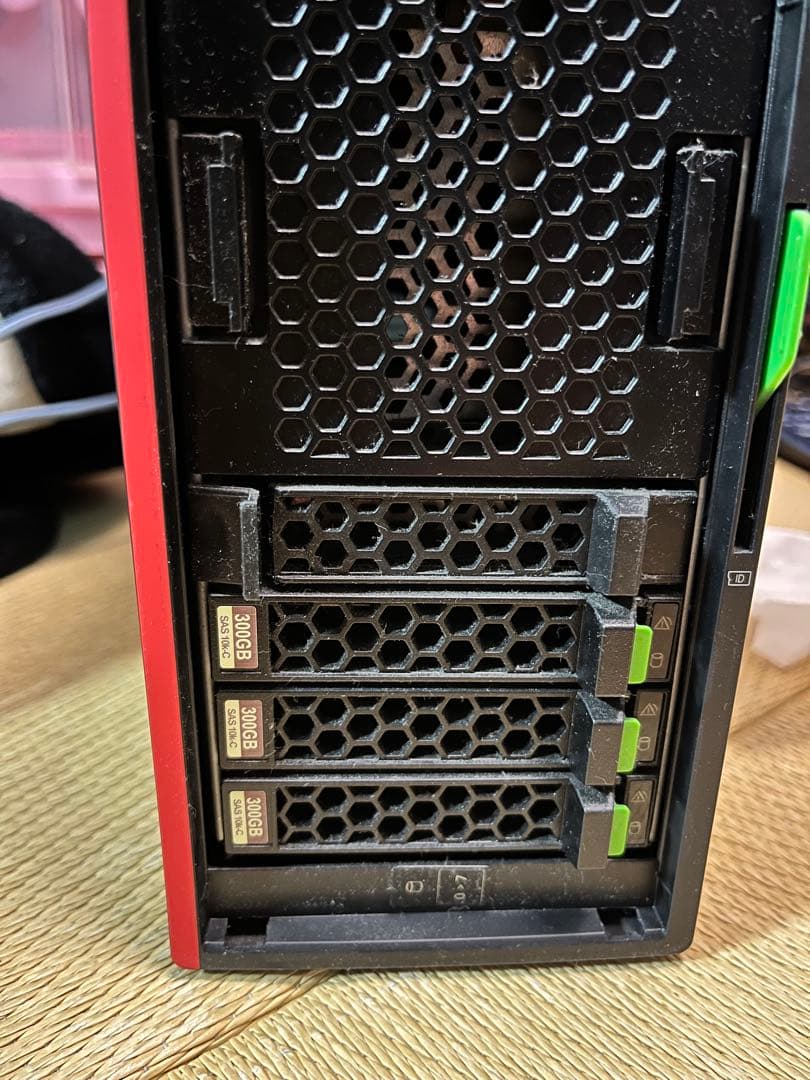 パック①FUJITSU PRIMERGY TX1320 M4 900GB