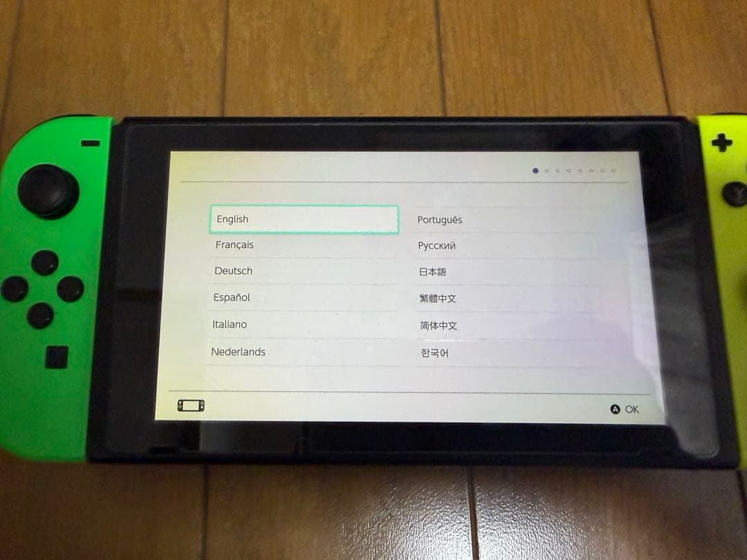 Nintendo Switch 本体 グリーン/ブラック　SDカード付き