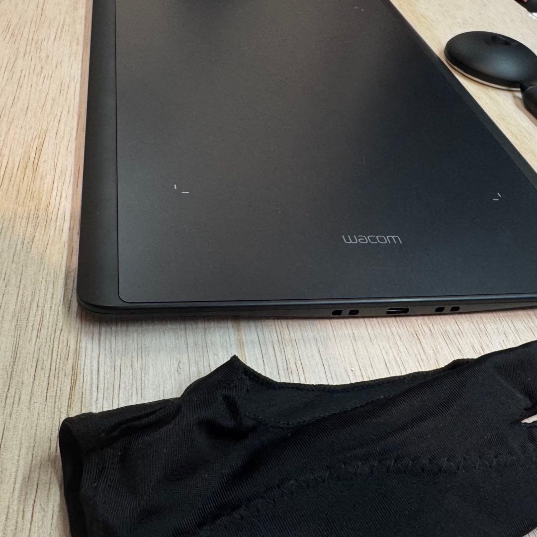 Wacom Intuos Pro ペンタブレット 美品　ケース付き