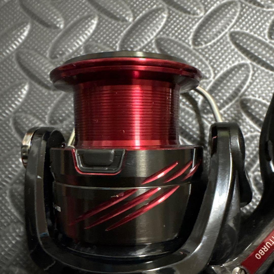 美品 DAIWA 23CYGNUS 2500XH-LBD スピニングリール