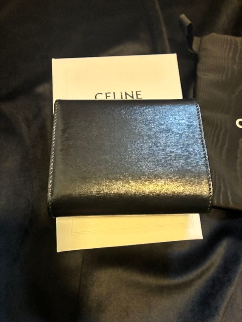 CELINE トリオンフ コンパクト フラップ ウォレット シャイニーカーフ