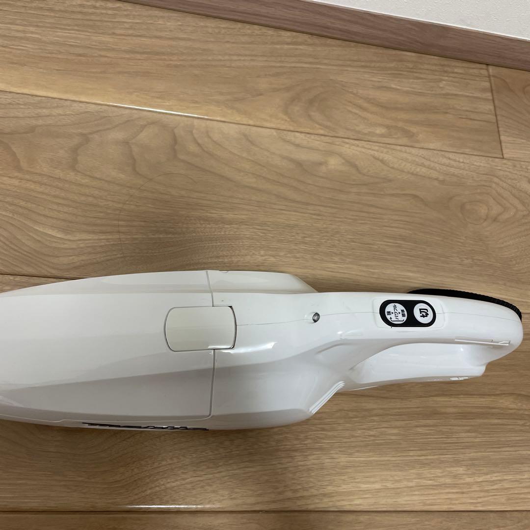 N*n様 Makita CL107FD充電式スティッククリーナー 本体付属品有り