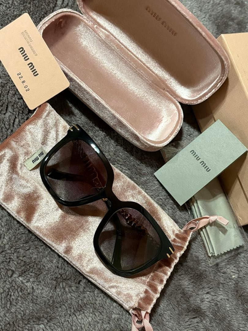 MIU MIU サングラス ロゴチェーン ブラック (美品)箱付き