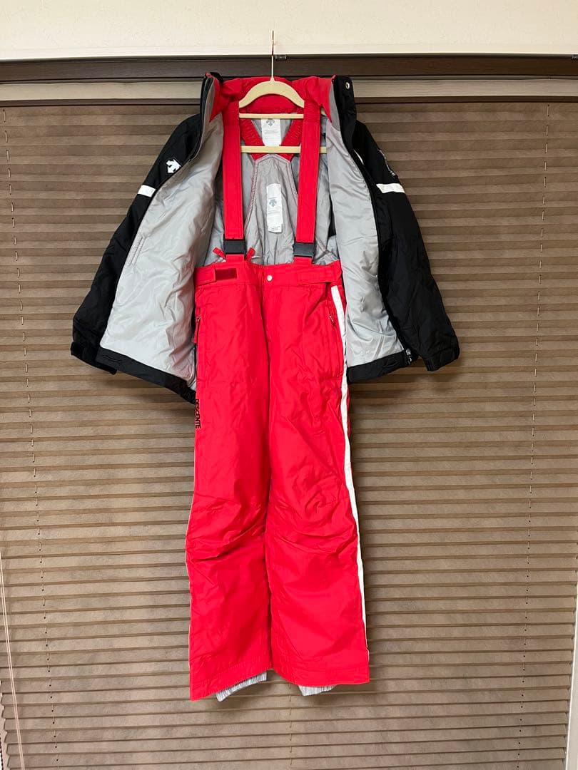 DESCENTE スキーウェア 上下セット 子ども用 黒/赤