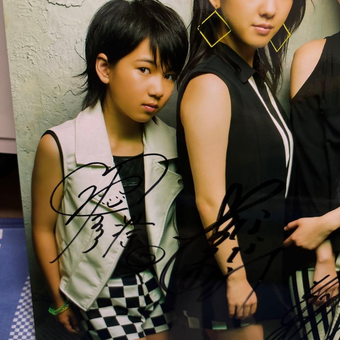 サイン入り アイドルグッズ 写真 約42cm x 50cm