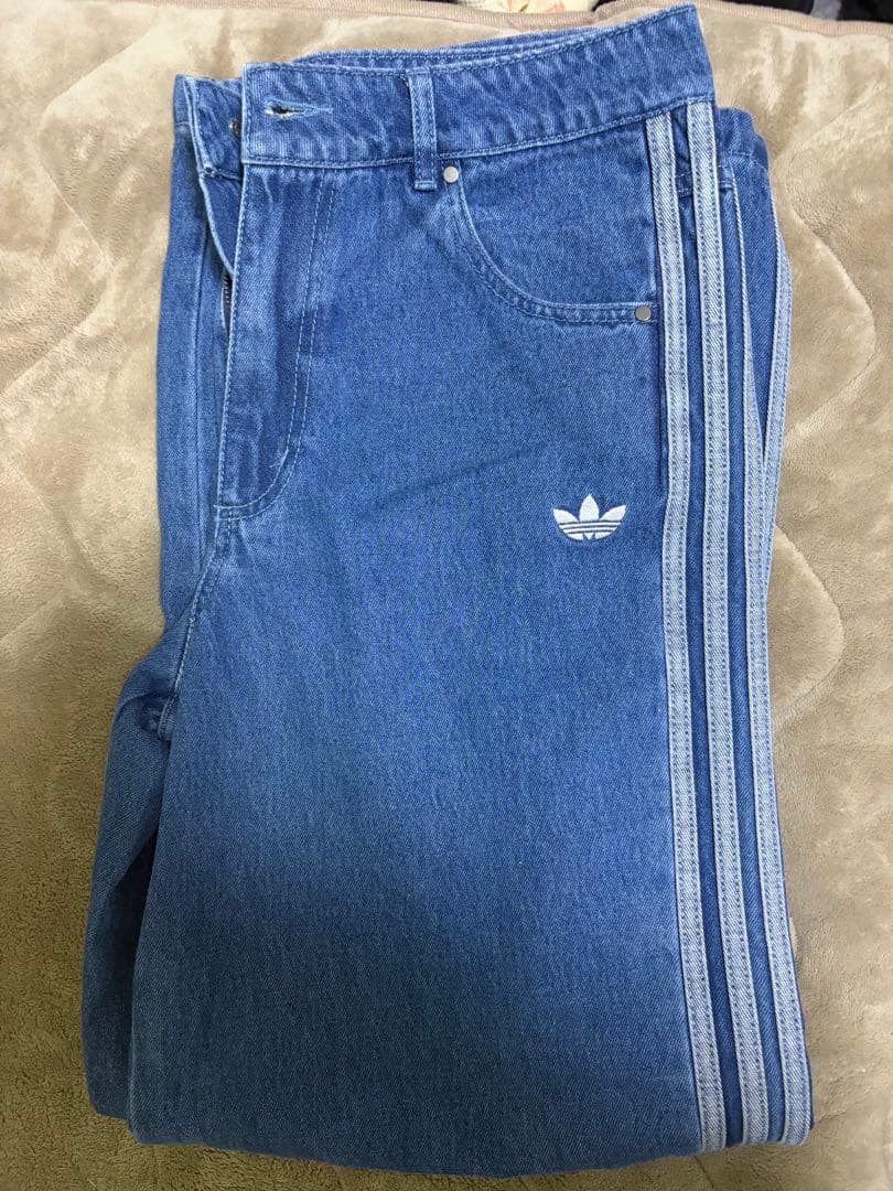 adidas アディカラー デニム スリーストライプス トラックパンツ
