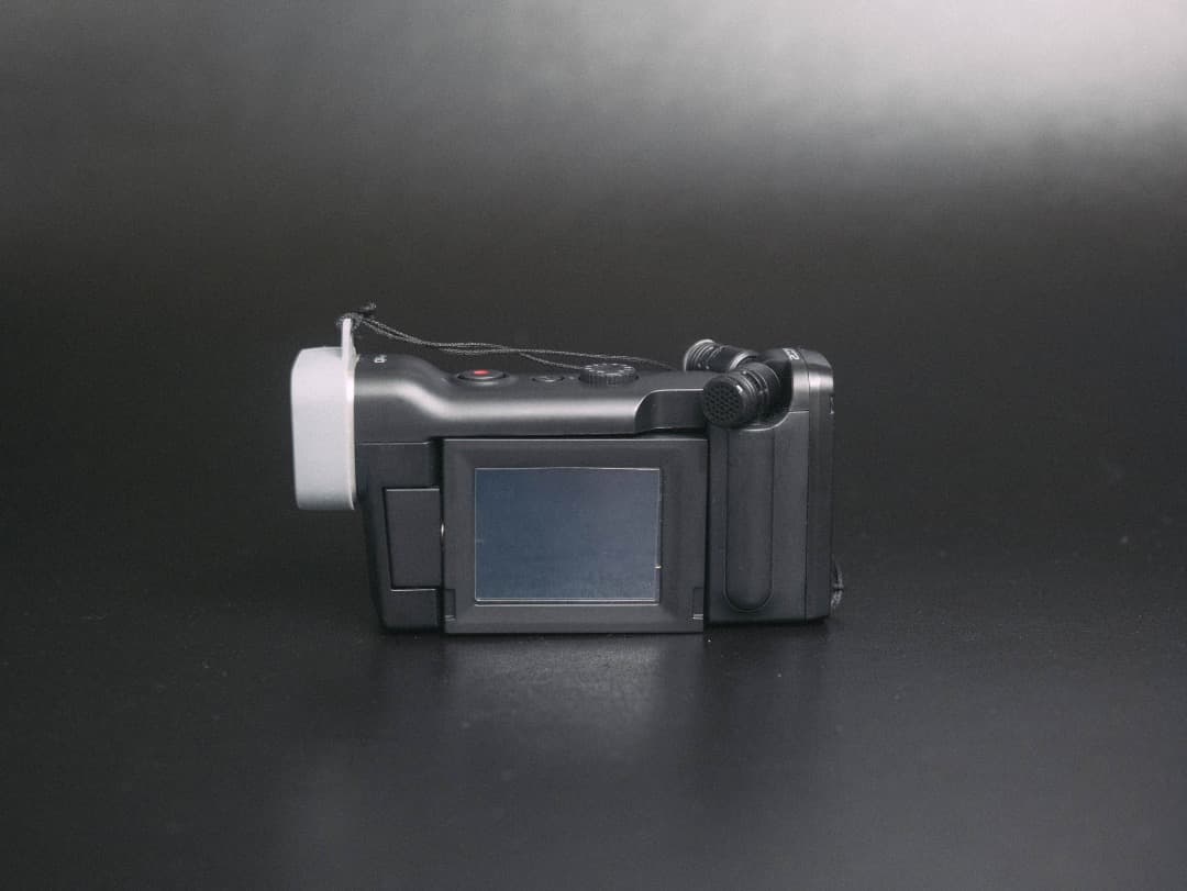 ZOOM ズーム ハンディ　ビデオカメラレコーダー Q4n