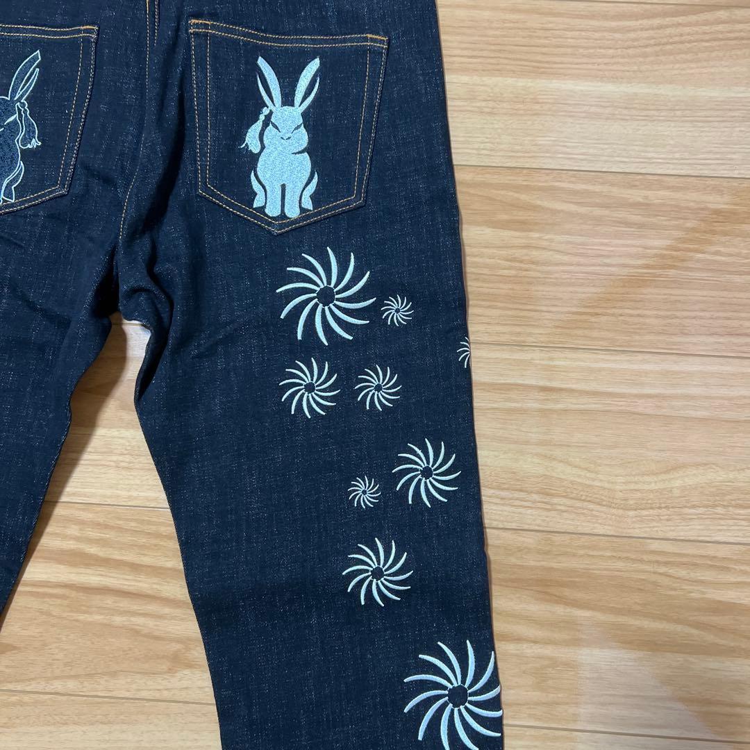 黒菟華　kurotoka 刺繍　デニムパンツ