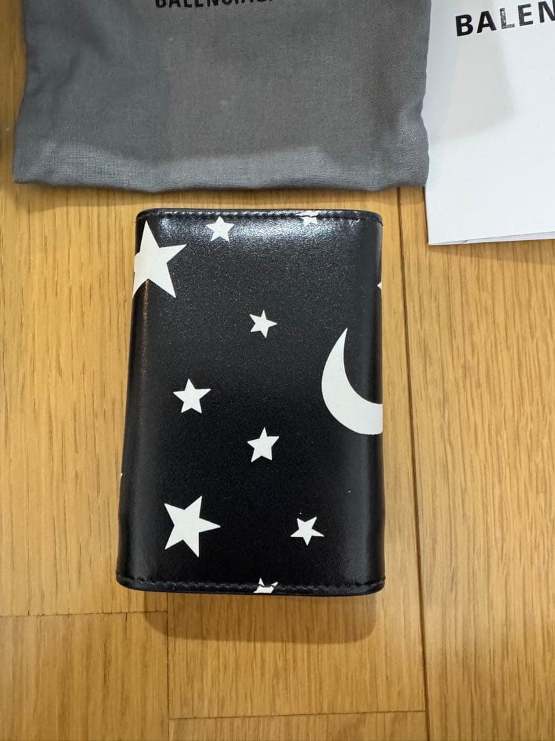 美品　バレンシアガ　三つ折り財布　スター柄